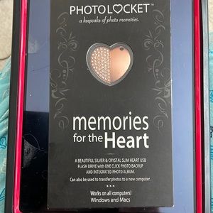 PHOTO L🧡CKET Flash Drive